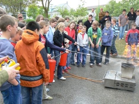 20070504_hauptschule_feuerloescheraktion_012